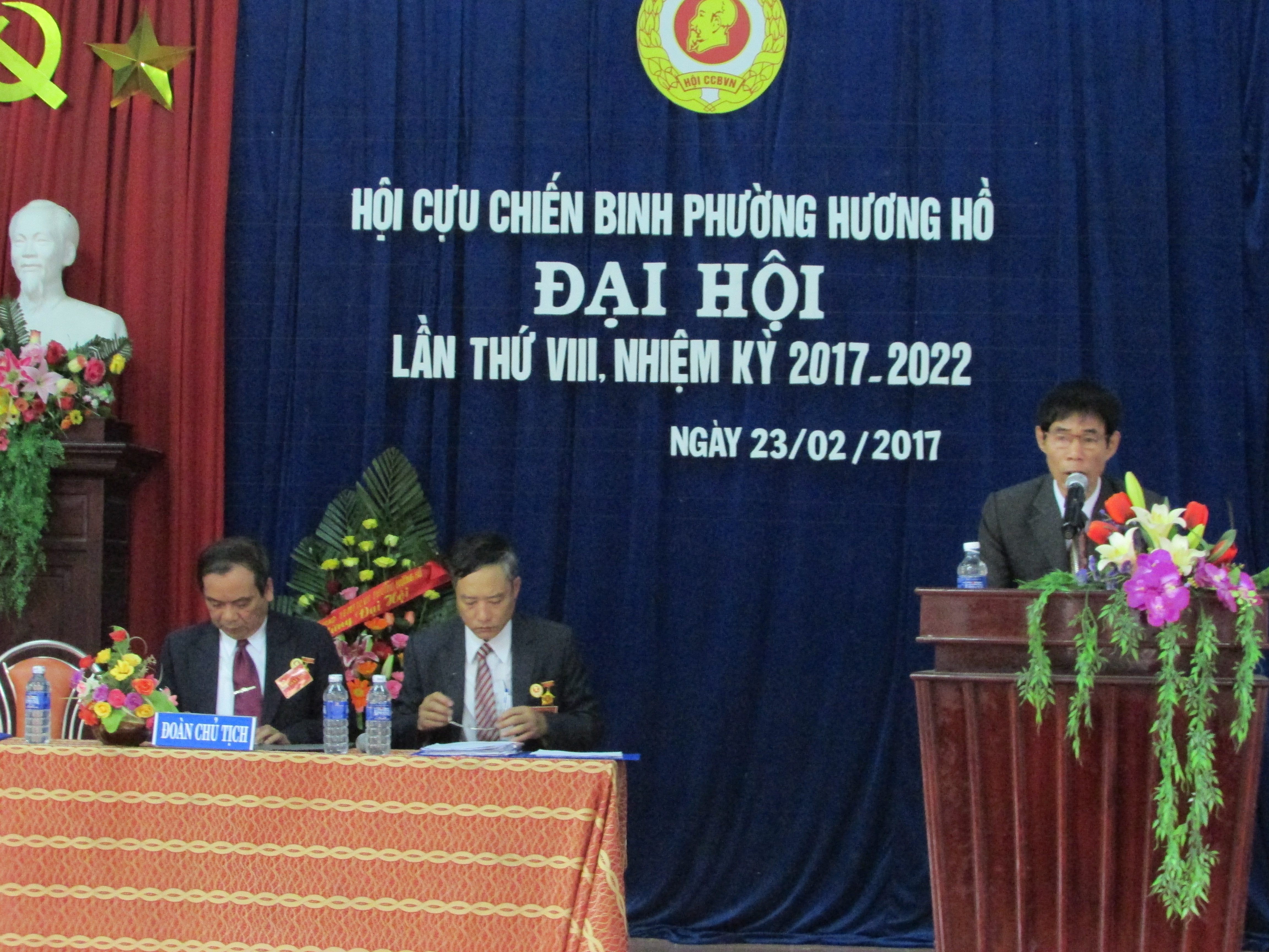 Đồng chí Bùi Văn Được - Chủ tịch Hội CCB thông qua báo cáo tổng kết nhiệm kỳ 2011 - 2016