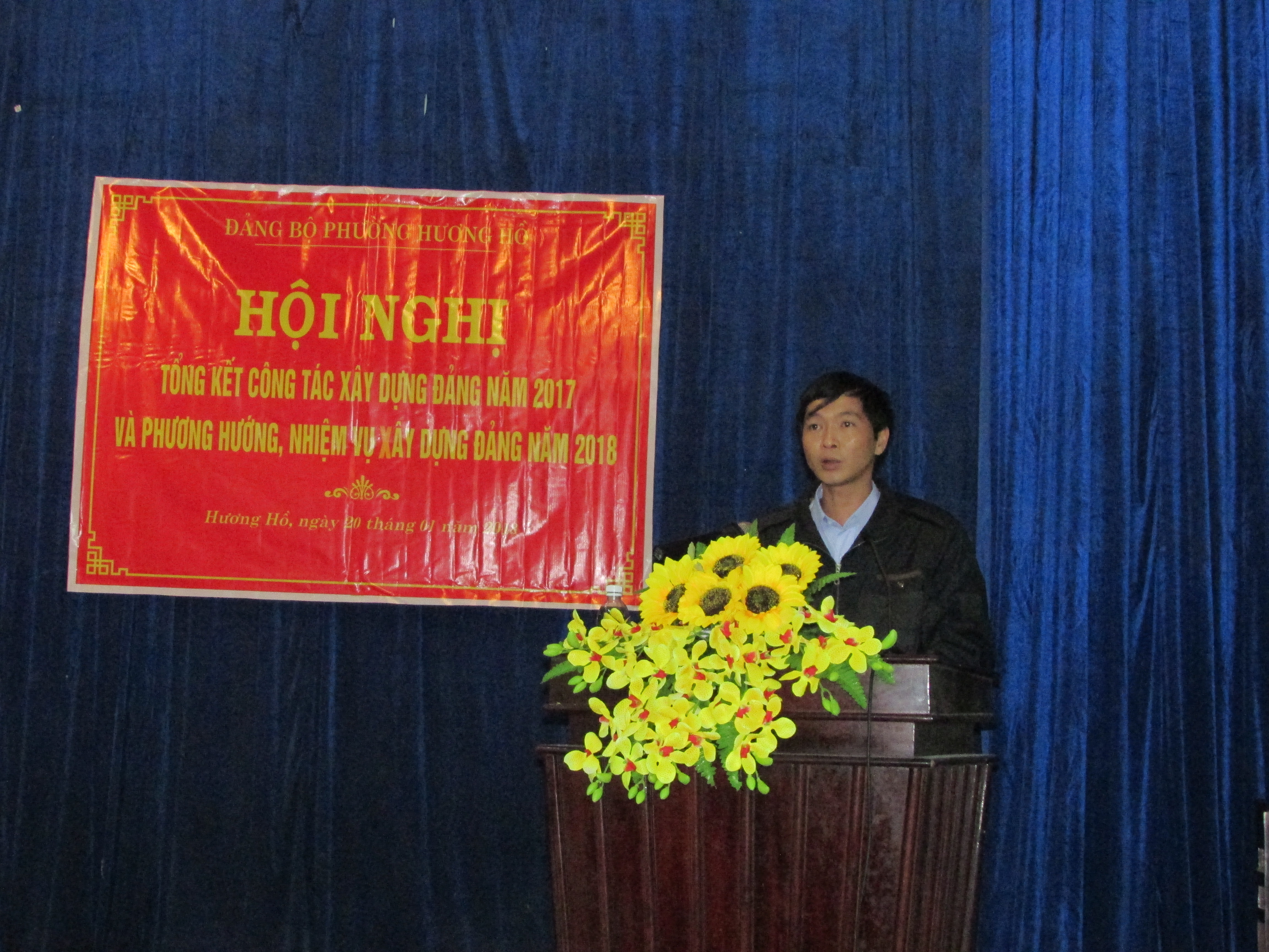 Đồng chí Đặng Thành Vương - Phó Bí thư Đảng ủy, Trình bày báo cáo công tác xây dựng Đảng 