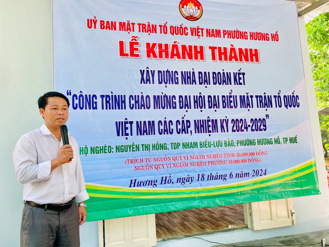 Ông: Lâm Văn Long - Phó bí thư Đảng ủy, Chủ tịch HĐND phường phát biểu tại buổi lễ